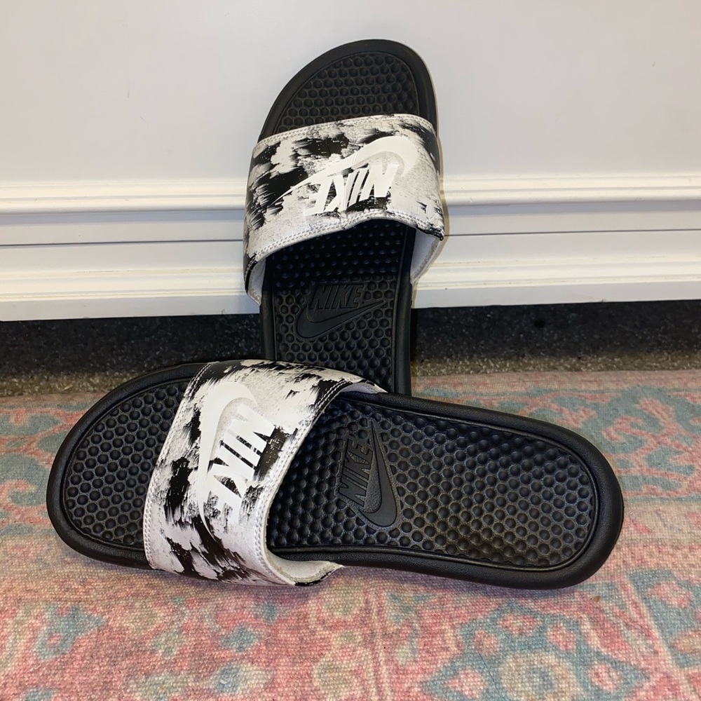 Nike slides women’s size 10